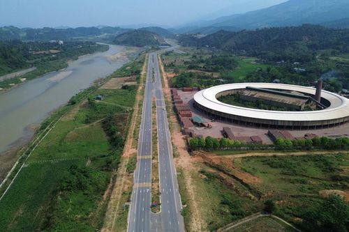 Tuyến đường 1.500 tỷ đồng dọc biên giới sông Hồng, Lào Cai chuẩn bị được đưa vào khai thác
