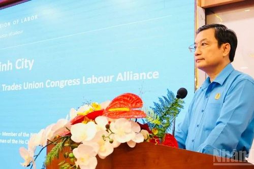 Liên đoàn Lao động Thành phố Hồ Chí Minh làm việc với Đoàn công tác của Công đoàn Quốc gia Singapore