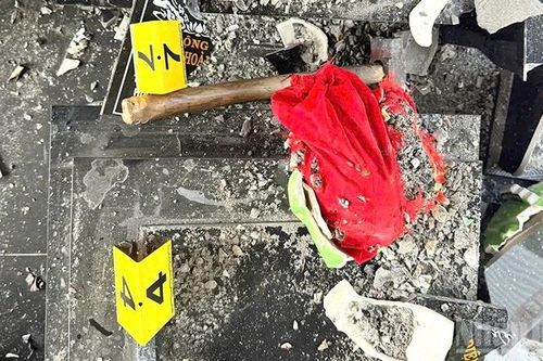 Đồng Tháp: Đập phá 6 hũ cốt gia đình người tình vì ghen