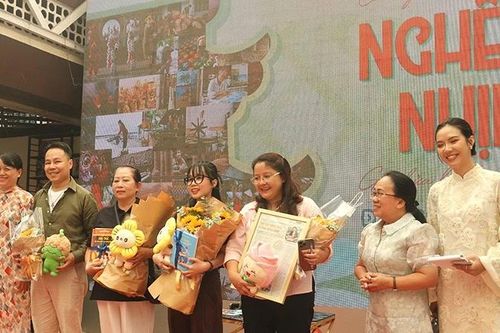 Giao lưu, trưng bày ảnh 'Nghề cổ, Nhịp số' tại Đường sách Thành phố Hồ Chí Minh
