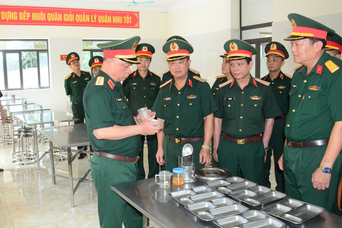 Thượng tướng Nguyễn Quang Ngọc kiểm tra Trường Sĩ quan Lục quân 1