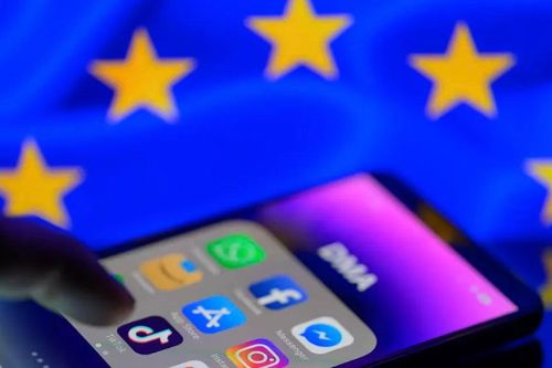 EU buộc các ông lớn công nghệ trả tiền cho báo chí
