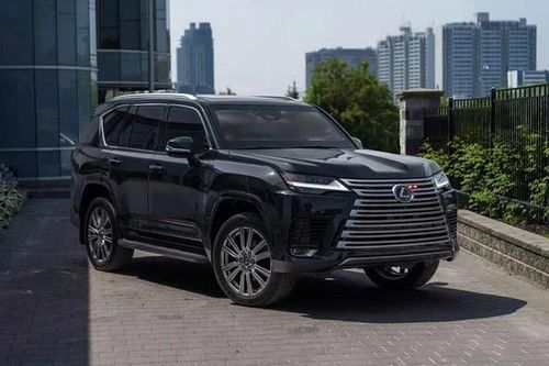 'Soi' SUV chủ tịch Lexus LX 700 chống đạn và lựu đạn, thủng lốp vẫn chạy