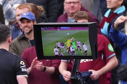 VAR làm dậy sóng Ngoại hạng Anh: West Ham phẫn nộ, Arsenal hưởng lợi