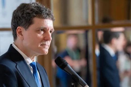 Romania: Một tuần sau khi chính phủ sụp đổ, Tổng thống bắn tiếng về động thái quan trọng