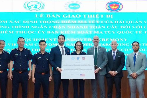 Hỗ trợ thiết bị gần 20 nghìn USD cho đơn vị xác định trọng điểm ma túy tại Hải quan Việt Nam