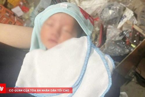 Bé gái sơ sinh bị bỏ rơi trước cổng nhà dân
