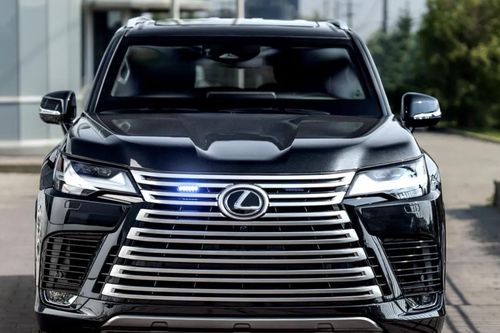 Bản độ Lexus LX 700 bọc thép chống được đạn súng trường AK-47