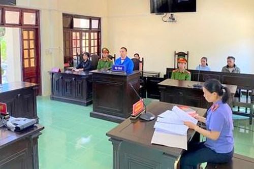 Rủ bạn gái quen trên mạng đi chơi rồi cướp điện thoại, nam thanh niên lãnh án