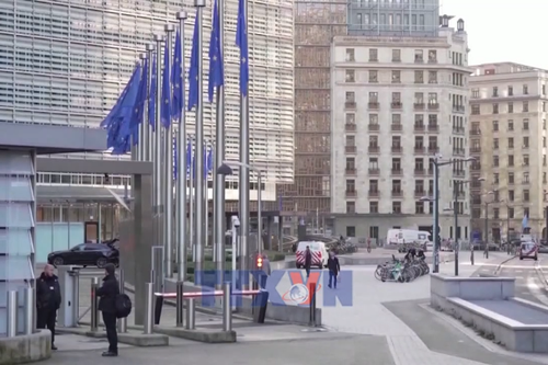EU buộc các 'ông lớn' công nghệ trả tiền cho báo chí