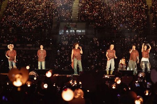 BTS 'đổ bộ' Mexico: 150.000 khán giả, đường phố tê liệt và một thành phố hóa concert khổng lồ