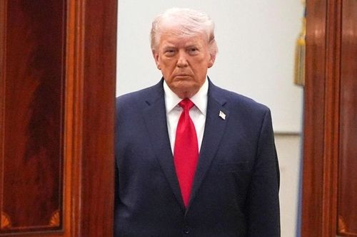 Vì sao Donald Trump hiếm khi rời chiếc cà vạt đỏ trong các sự kiện quan trọng?
