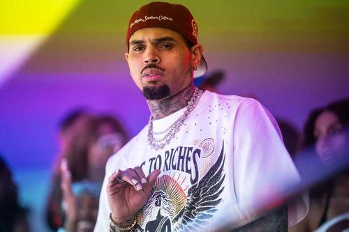 Album mới của Chris Brown bị 'hung thần' Pitchfork công khai chỉ trích nặng nề, chấm điểm thấp đến khó tin