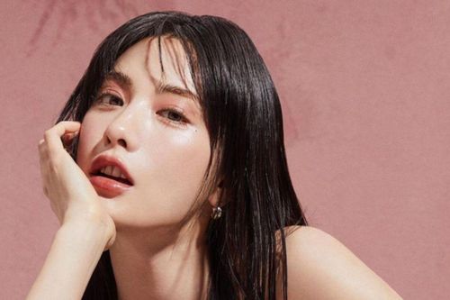 Nữ diễn viên Nana hiếm hoi khoe đường cong táo bạo