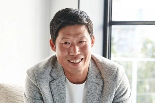 'Ông hoàng phòng vé' Yoo Hae Jin tặng 100 triệu won cho bệnh nhân ung thư