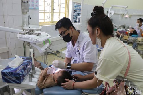 Quan tâm, chăm sóc trẻ khuyết tật