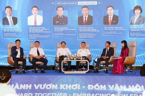 'Đồng hành vươn khơi - đón vận hội mới' trong phát triển dịch vụ cảng, logistics