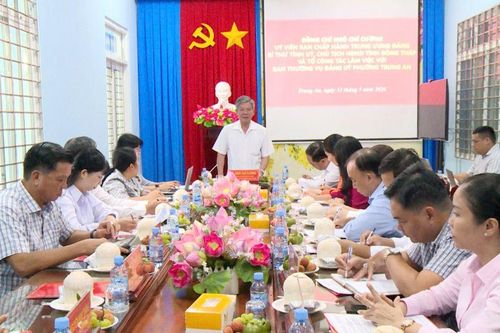 Đồng chí Ngô Chí Cường làm việc với Ban Thường vụ Đảng ủy phường Trung An