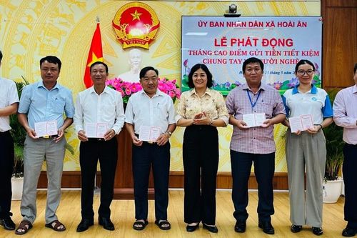 Phát động gửi tiền tiết kiệm chung tay vì người nghèo