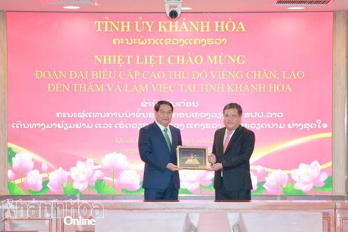 Bí thư Tỉnh ủy Khánh Hòa Trần Phong tiếp, hội đàm với đoàn đại biểu cấp cao Thủ đô Viêng Chăn (Lào)