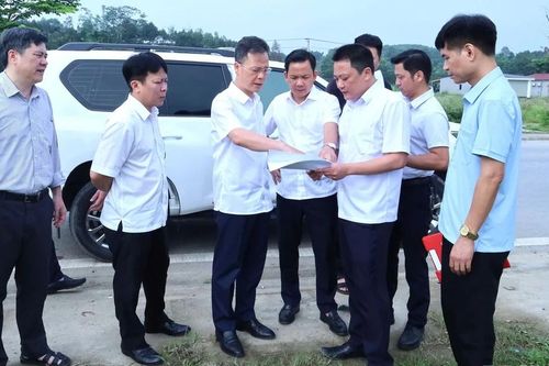 Phó Chủ tịch UBND tỉnh Nguyễn Thành Sinh kiểm tra tiến độ giải ngân vốn đầu tư công, công tác thu ngân sách tại xã Quy Mông và Trấn Yên