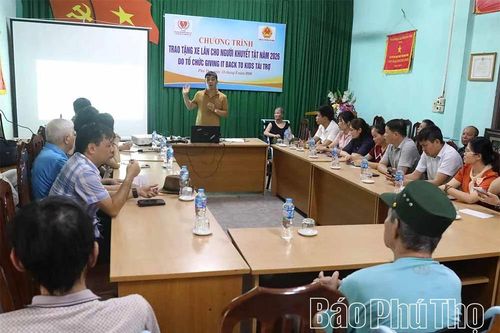 Tập huấn kỹ thuật lắp ráp, sử dụng và trao tặng xe lăn miễn phí cho người khuyết tật