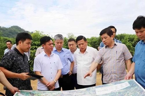 Kiểm tra tiến độ giải phóng mặt bằng dự án hệ thống đường ống dẫn nước Hồ Cánh Tạng
