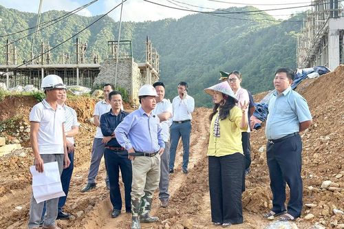 Đồng chí Vương Ngọc Hà, Phó Chủ tịch UBND tỉnh kiểm tra, giám sát tại xã Sà Phìn và Phố Bảng