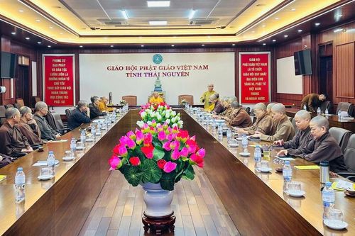 Thái Nguyên: Thiết trí lễ đài Đại lễ Phật đản Phật lịch 2570 tại chùa Phù Liễn