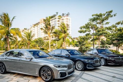 BMW, Mercedes, Audi cùng lao vào vòng xoáy giảm giá