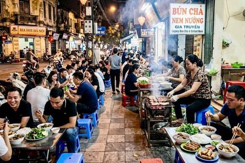 Loạt quán ăn Hà Nội dính phạt vì lỗi vệ sinh khó ngờ