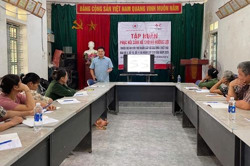 Tập huấn về phục hồi sinh kế cho các hộ gia đình bị thiệt hại do bão tại xã Bạch Đằng