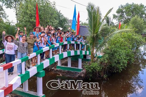 Nối bờ vui bằng những cây cầu nghĩa tình