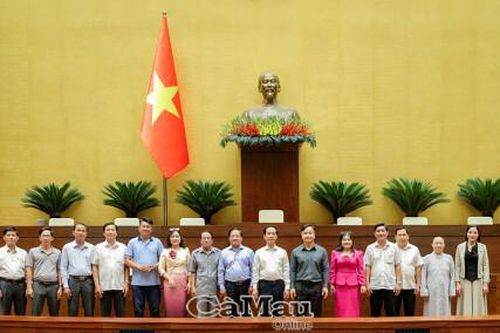 Đoàn đại biểu MTTQ Việt Nam tỉnh Cà Mau tham quan Nhà Quốc hội