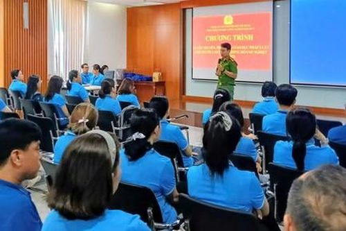 Đồn Công an Khu công nghiệp Kim Huy: Tuyên truyền pháp luật cho người lao động