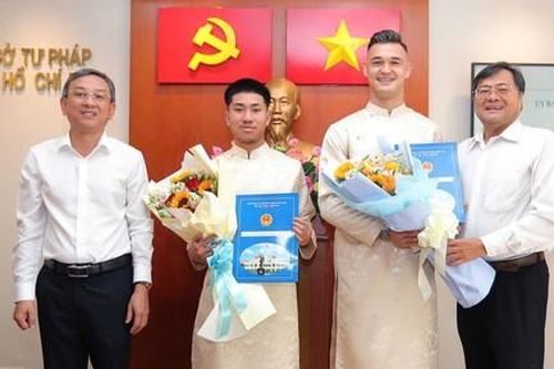 Việt kiều Khoa Ngô và Lê Giang Patrik nhận quốc tịch Việt Nam