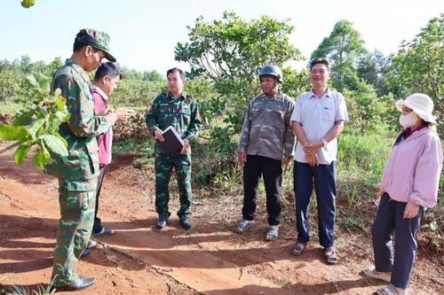 Lâm Đồng: Người dân xã Tuy Đức tự nguyện bàn giao hơn 4.000m² đất quốc phòng
