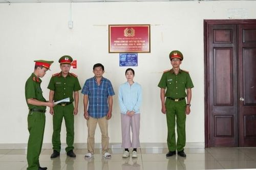 Cần Thơ: Triệt phá cơ sở sản xuất nước hoa giả quy mô lớn
