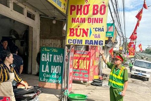 Xã Vật Lại ra quân xử lý lấn chiếm vỉa hè