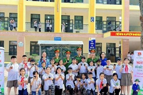 Tiến Thắng lan tỏa lối sống xanh từ Ngày hội 'Đổi giấy lấy cây'