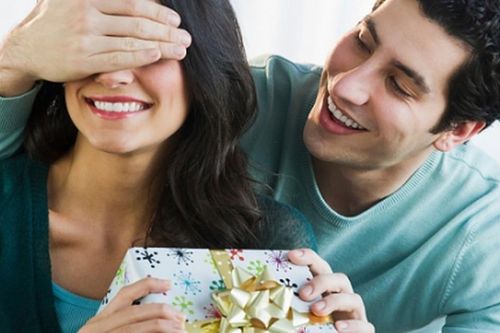 Đàn ông càng trưởng thành càng hiểu: Phụ nữ ở độ tuổi nào cũng cần 3 điều này