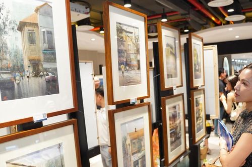 Khi tranh màu nước hiện diện trong không gian chữa lành