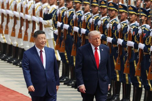 Cận cảnh Trung Quốc bắn 21 loạt đại bác chào đón Tổng thống Trump
