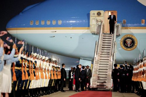 Máy bay của ông Trump và ông Tập có gì khác nhau mà gây sốt?