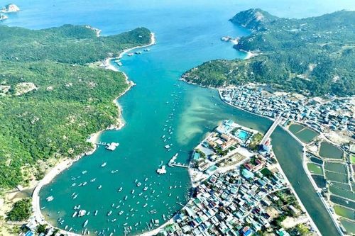 Vĩnh Hy - Thiên đường du lịch giữa miền nắng gió