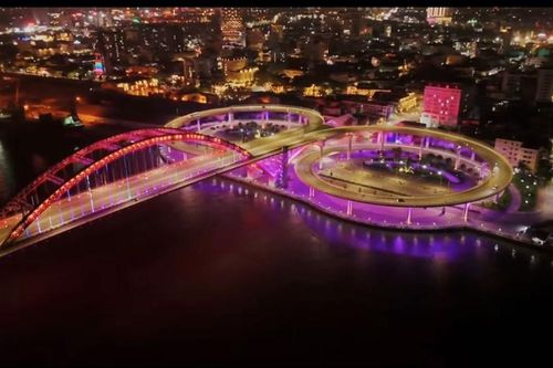 Đêm nghệ thuật 'Nhịp sống thành phố' khép lại Lễ hội Hoa Phượng Đỏ 2026