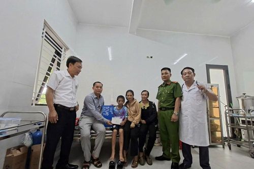 Bé trai nghi bị bạo hành nhiều vết thương được chuyển tuyến điều trị