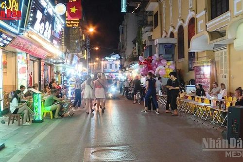 [Video] Hà Nội dự kiến cho thuê vỉa hè 45.000 đồng/m2 mỗi tháng để kinh doanh