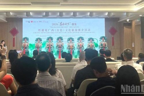 Quảng bá văn hóa, du lịch thành phố Bách Sắc tại Hà Nội