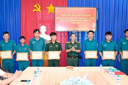 An Giang trao thưởng đột xuất tập thể, cá nhân tham gia chữa cháy rừng
